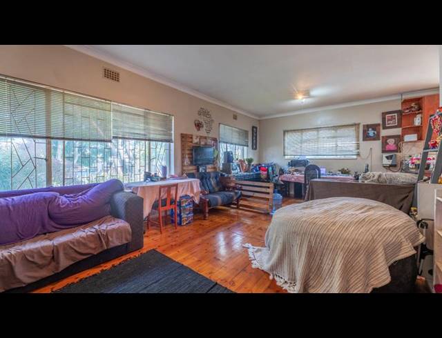 3 BEDROOM HOUSE FOR SALE IN BOSTON